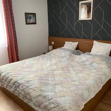 Nyaraló Sára Buzsák